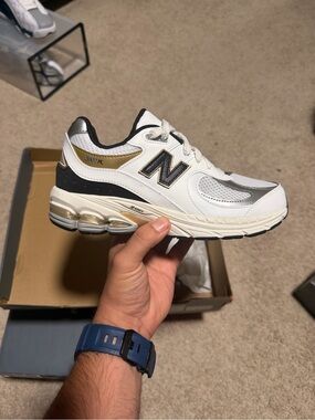 New Balance 2002R